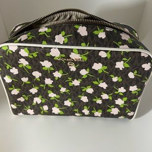 Michael Kors Large cosmetic bag